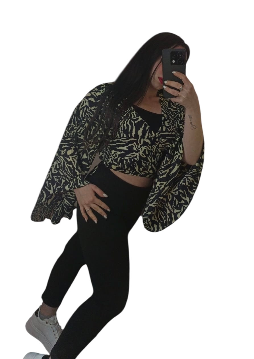 Maglietta multi funzione con maniche larghe bianco e nero zebrato 🪷100% Seta Made in India