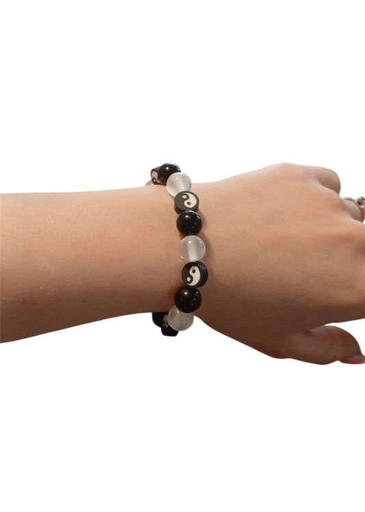 Bracciale Yin Yang - con simbolo e due pietre nere e bianca