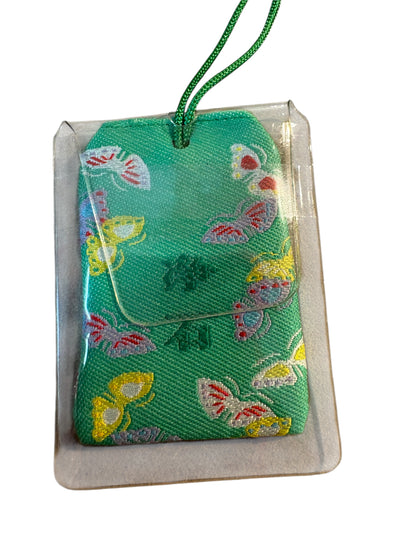 Omamori verde “STARE BENE”
