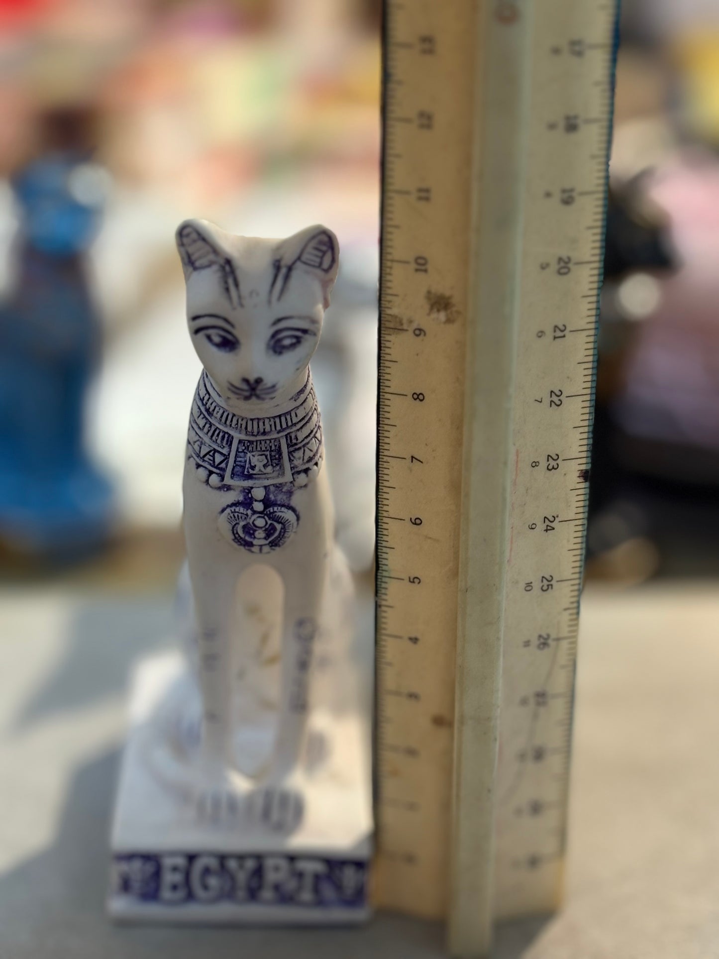 Gatto egiziano statuetta di 10.5 cm. Bianco e blu