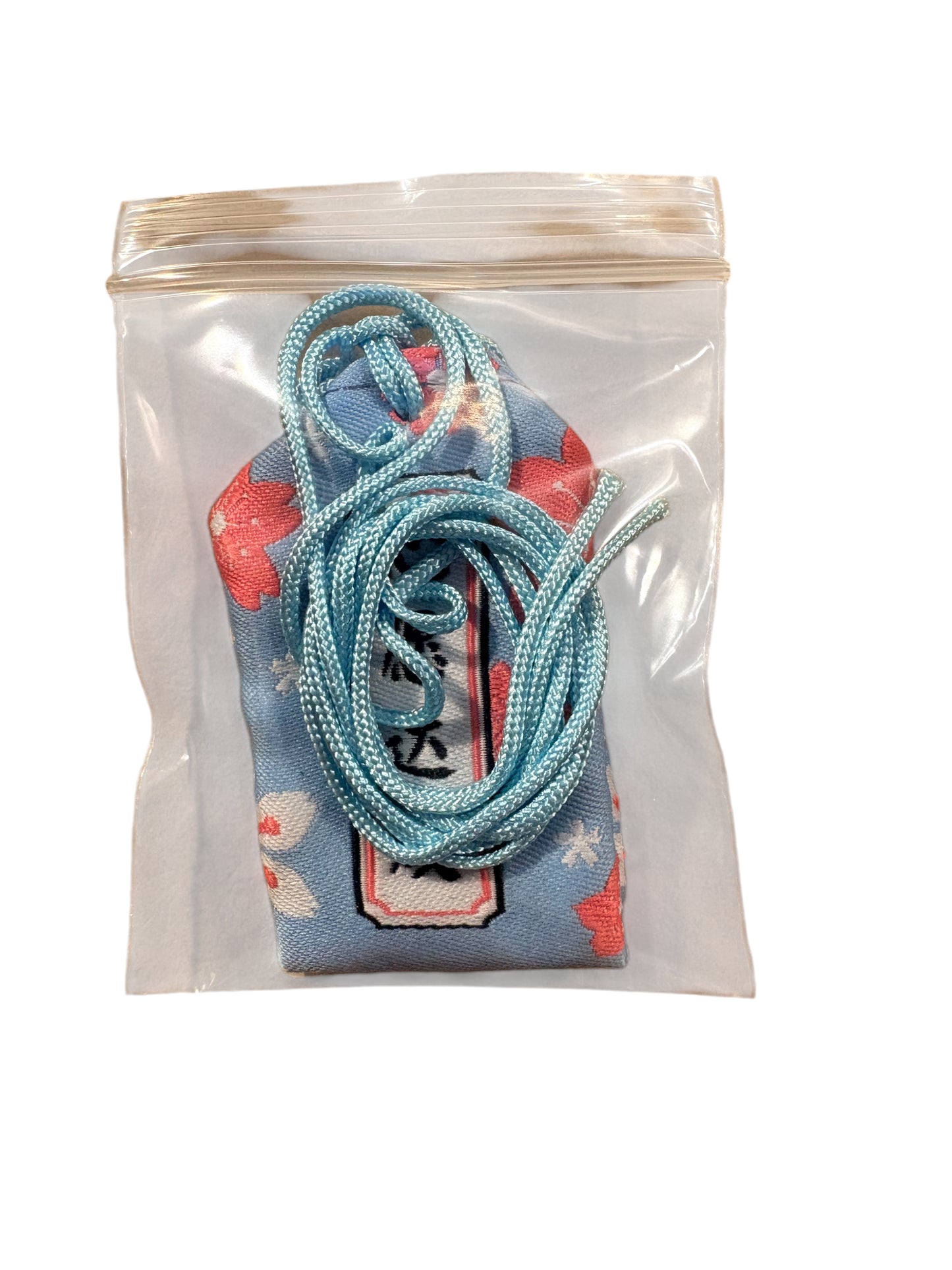Omamori azzurro con fiori   “DESIDERIO CHE SI AVVERA”