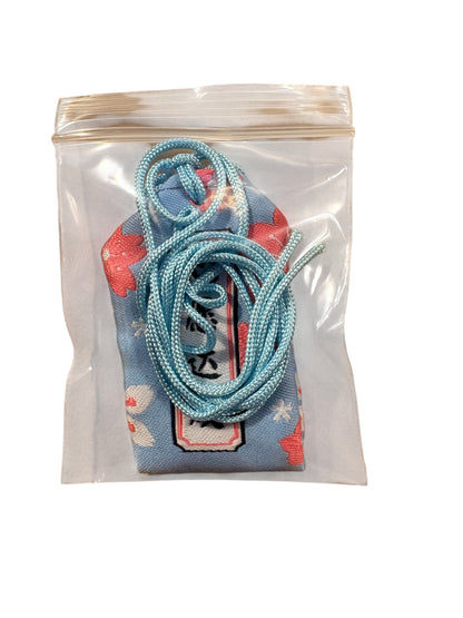 Omamori azzurro con fiori   “DESIDERIO CHE SI AVVERA”