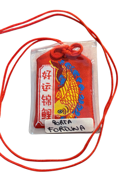 Omamori rosso con karpa “PORTA FORTUNA”