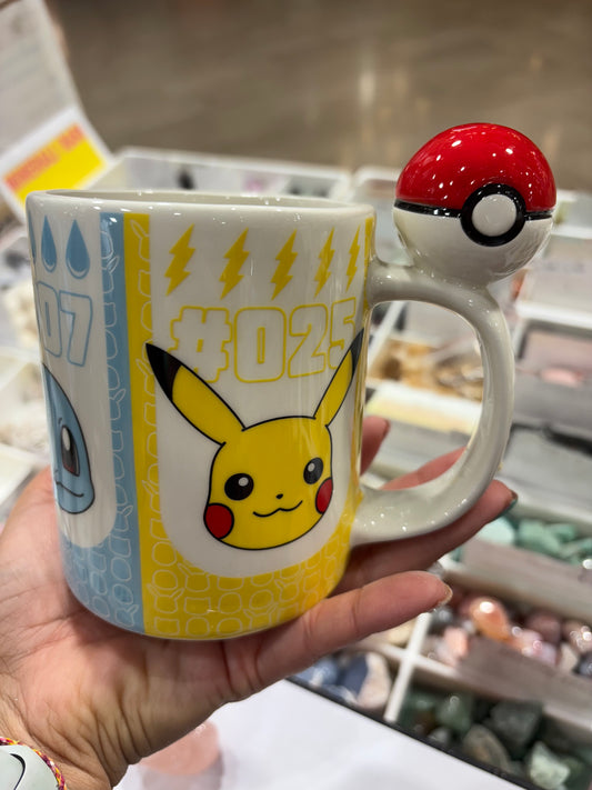 Tazza Pokemon con sfera Pokeball sul manico
