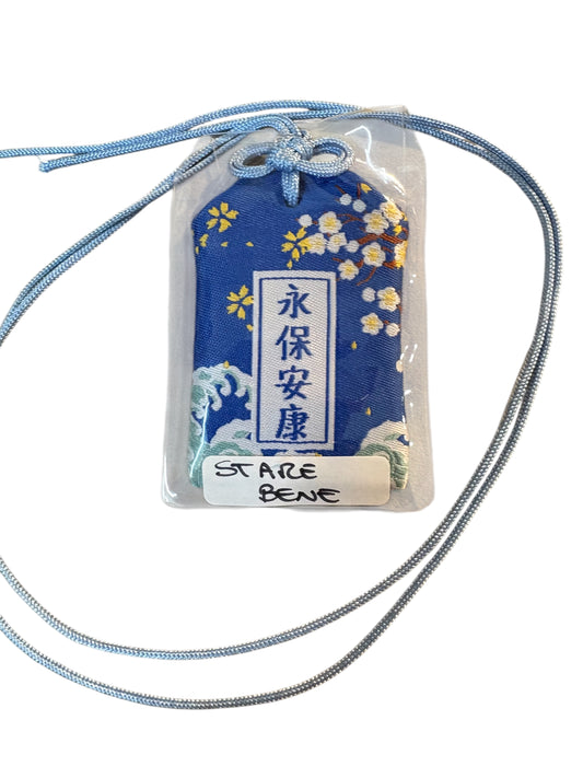 Omamori blu   “STARE BENE”