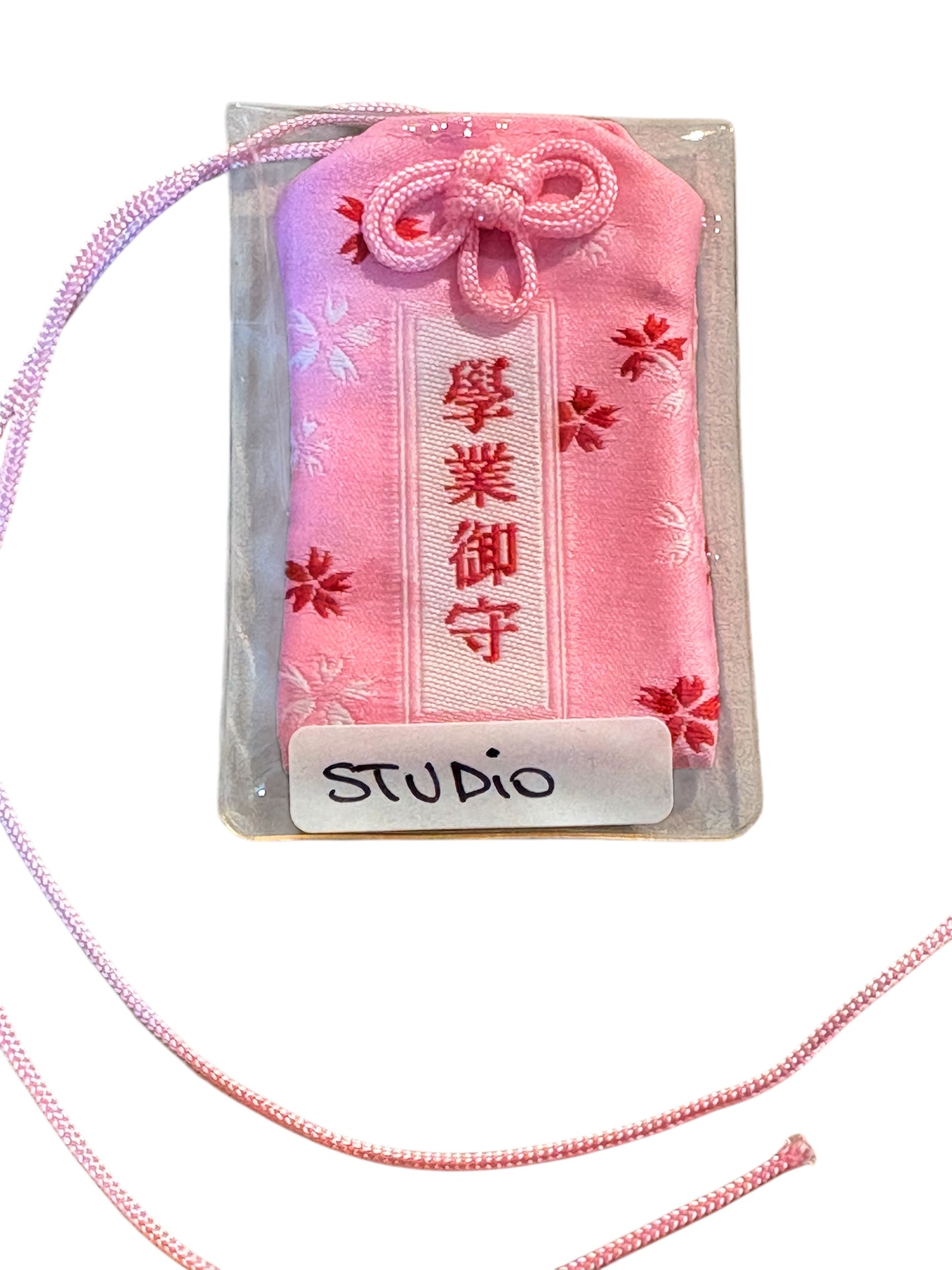Omamori rosa e rosso “STUDIO”