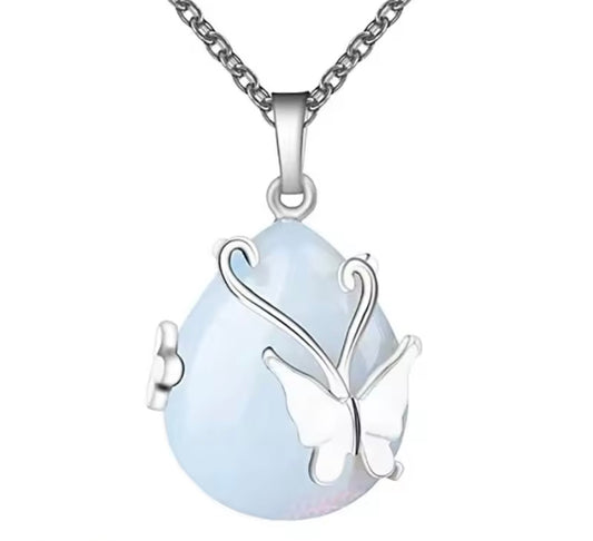 Collana Opalina in Goccia con Farfalla