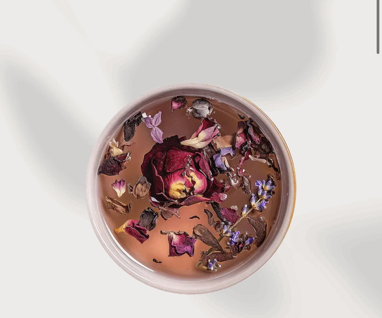 YOGI TEA Rosa
(INFUSO AYURVEDICO DI ERBE CON
PETALI DI ROSA, IBISCO, FIORI DI LAVANDA)